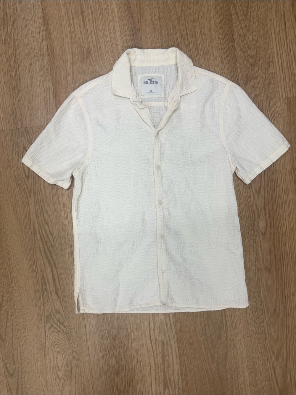 Hollister Men's Cream Short-Sleeve Textured Button-Down Shirt